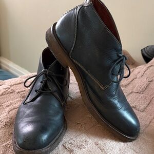 Men's Black Leather Chukka Boots with Lace-Up Closure